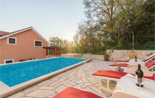 Four-bedroom Holiday Home In Igalo