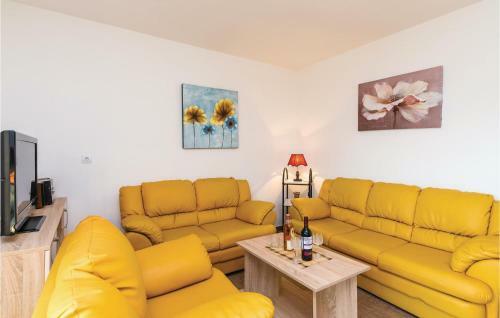 Four-bedroom Holiday Home In Igalo