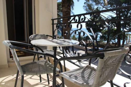 Vasiliki Seaside Apartments
