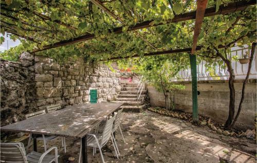 Two-bedroom Holiday Home In Herceg Novi