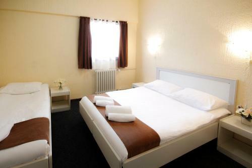 Hostal Guesthouse Junior