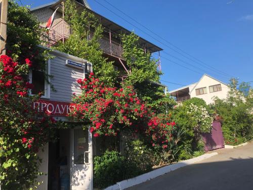 Hostal Guest House On Oktyabrskaya 93