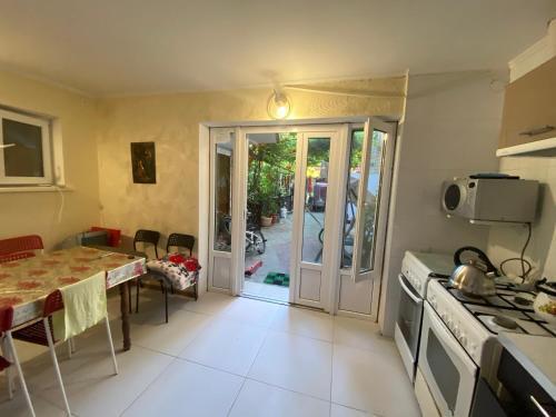 Hostal Guest House On Oktyabrskaya 93
