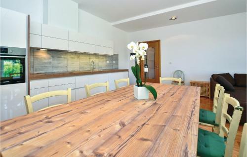 Three-bedroom Apartment In Portoroz