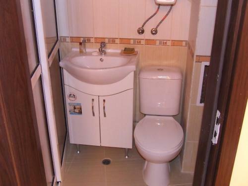 Hostal Asparuhov Guest Rooms And Apartments