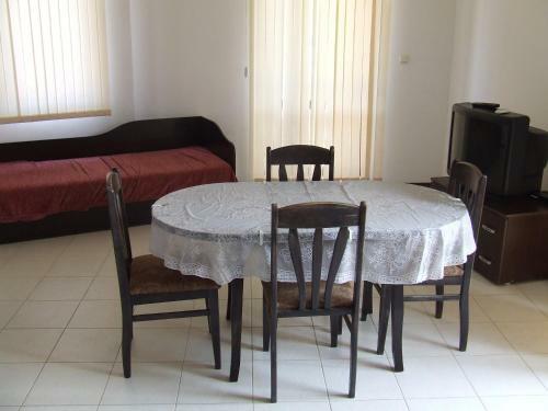 Hostal Asparuhov Guest Rooms And Apartments