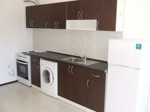 Hostal Asparuhov Guest Rooms And Apartments