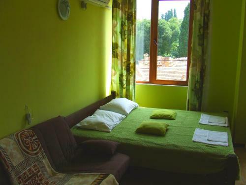 Hostal Asparuhov Guest Rooms And Apartments