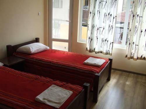 Hostal Asparuhov Guest Rooms And Apartments