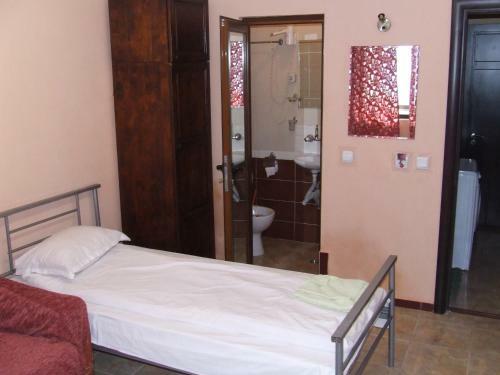 Hostal Asparuhov Guest Rooms And Apartments