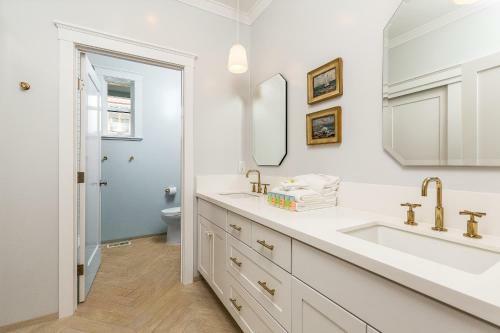 3440 Saint Deyns St House