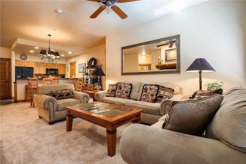3101 Champagne Lodge, Trappeur's Crossing