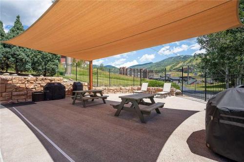 West Condominiums - W3301