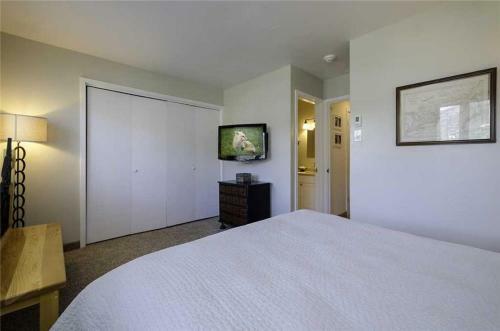 West Condominiums - W3536
