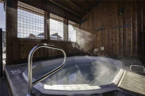 West Condominiums - W3224