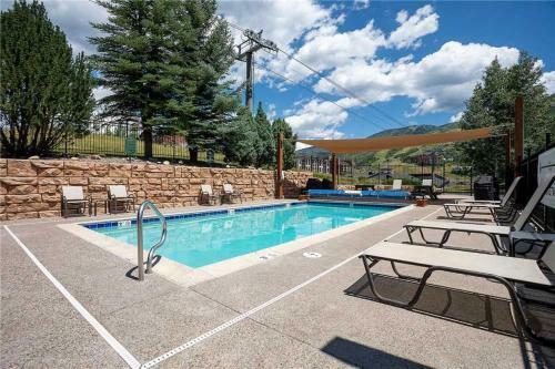 West Condominiums - W3224