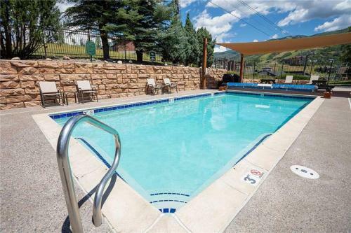 West Condominiums - W3224