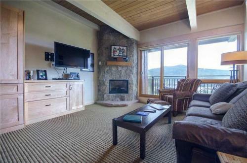 West Condominiums - W3224