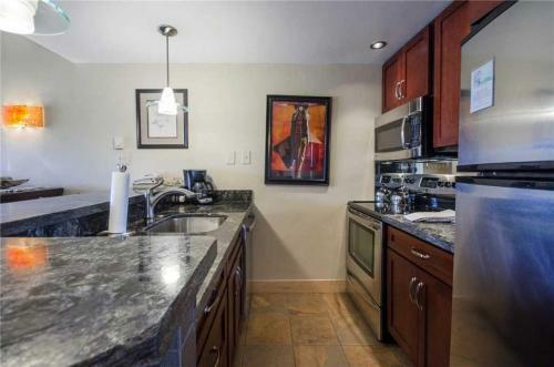 West Condominiums - W3224