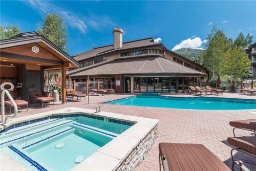 2110 Timberline Lodge, Trappeur's Crossing