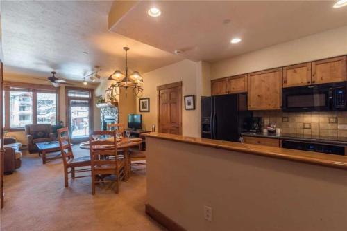 2110 Timberline Lodge, Trappeur's Crossing