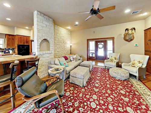 20001 Hamilton Pool Road Home