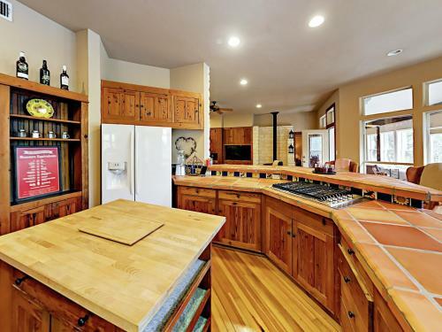 20001 Hamilton Pool Road Home