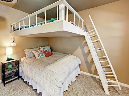 20001 Hamilton Pool Road Home