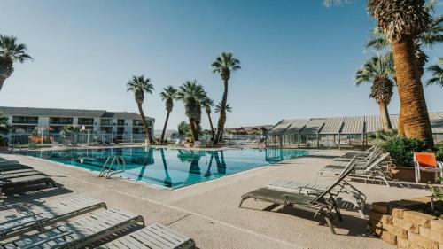1714 Lp Elevator Access, Pack N` Play, High Chair, Stroller, Games, Pool Views And More