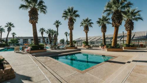 1714 Lp Elevator Access, Pack N` Play, High Chair, Stroller, Games, Pool Views And More