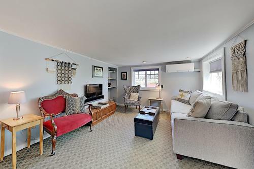 2805 23rd Ave W Home
