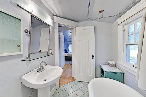 2805 23rd Ave W Home