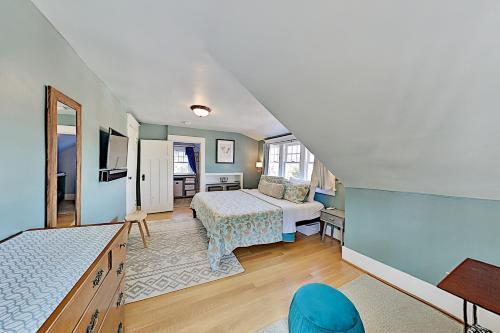 2805 23rd Ave W Home