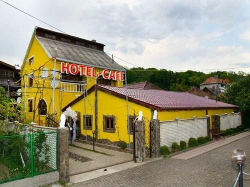 Hotel At John's