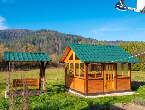 Lodge Green House