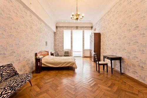 5 Room Apartment