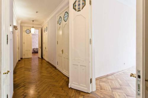 5 Room Apartment