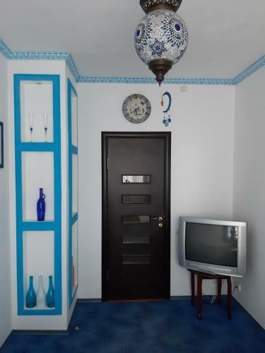 Hostal Crystal Guest House