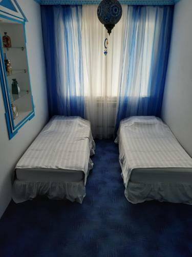 Hostal Crystal Guest House