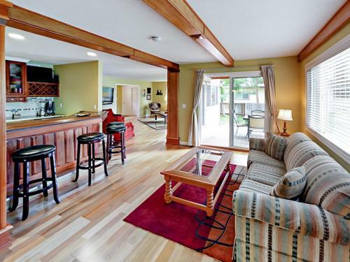 474 Capri Dr Home