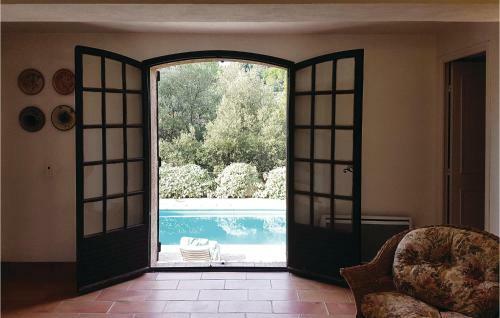 Four-bedroom Holiday Home In Montauroux