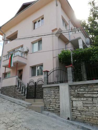 Hostal Guest House Emi