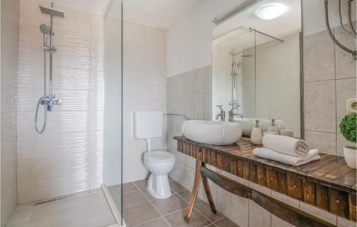 Three-bedroom Holiday Home In Vinjani Donji