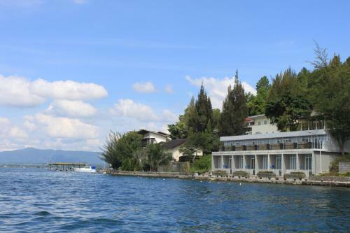 Tiara Bunga Hotel & Villa