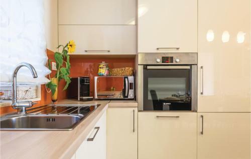 Four-bedroom Holiday Home In Slivno