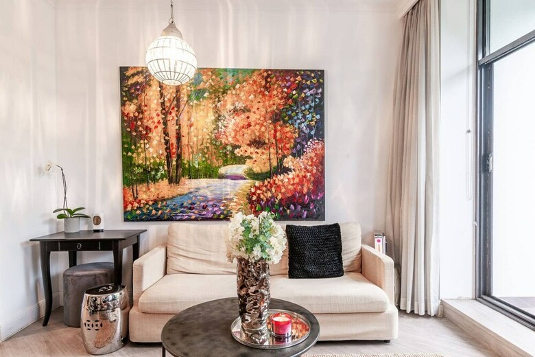 Spacious Woolloomooloo Apartment In Great Location