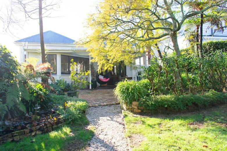 Characterful 2 Bedroom Ponsonby Villa With Private Garden