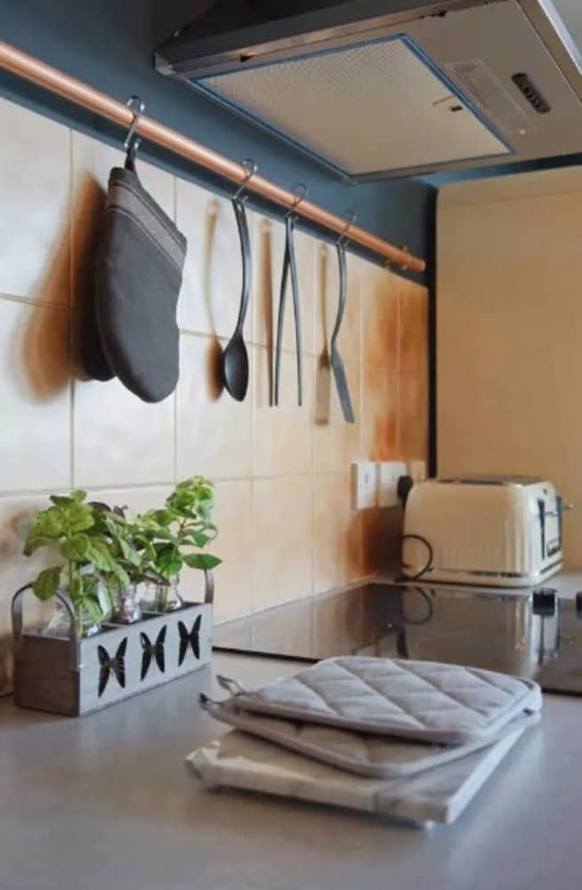 Contemporary 2 Bedroom Midland Mews Apartment