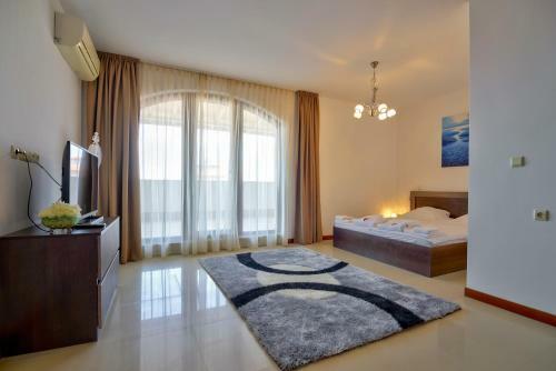 Casa Real Apartments