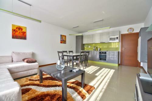 Casa Real Apartments
